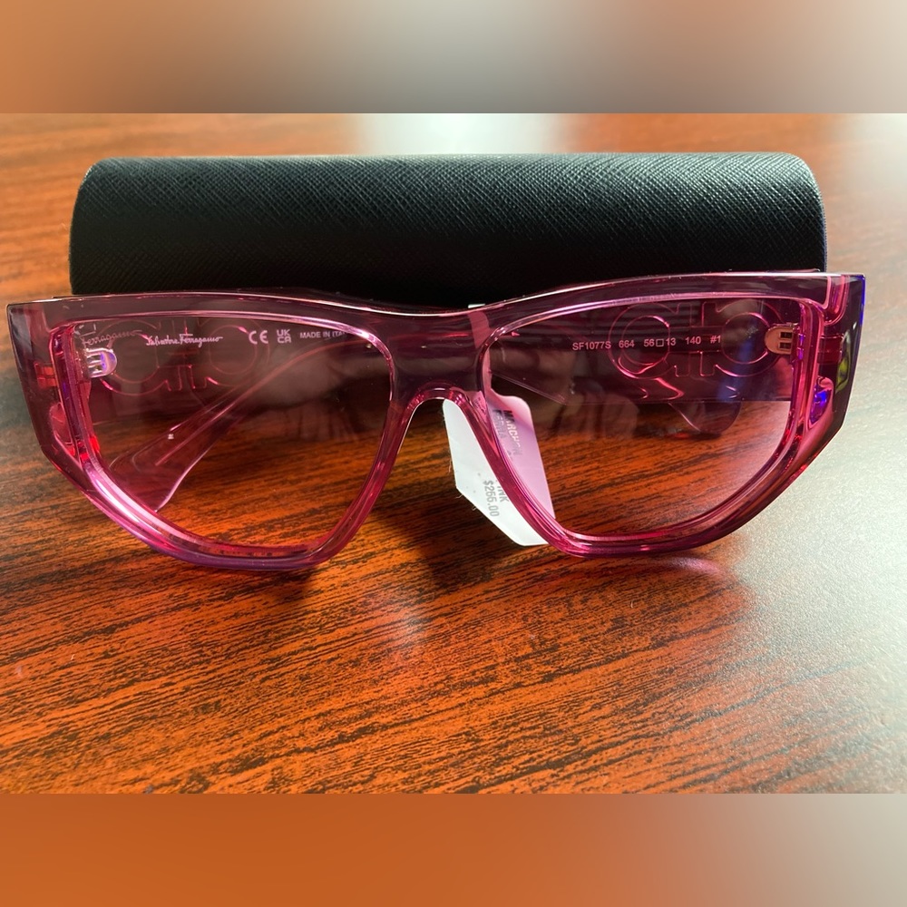 Salvatore Ferragamo “MARCHON” transparent Pink Sunglasses with case 🕶️ - Picture 3 of 10